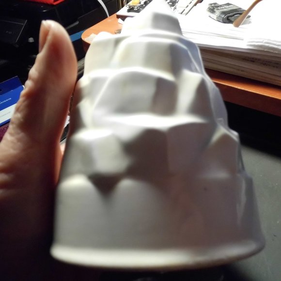 Revolving Ceramic Music Box, Penguin On An Iceberg, Plays Skaters Waltz - Picture 4 of 5